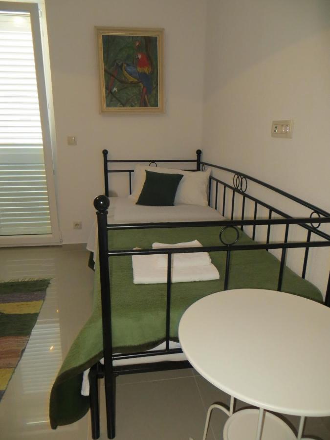 Apartments Lucija Brela Buitenkant foto