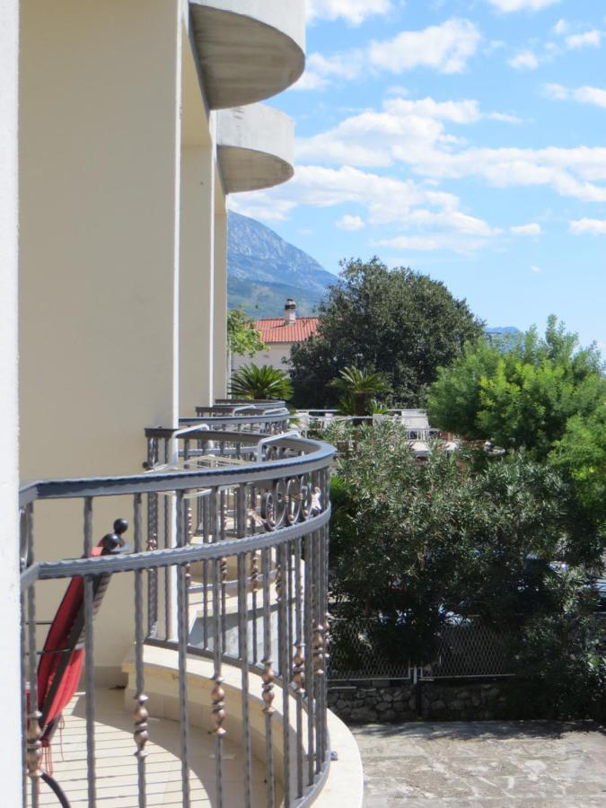 Apartments Lucija Brela Buitenkant foto