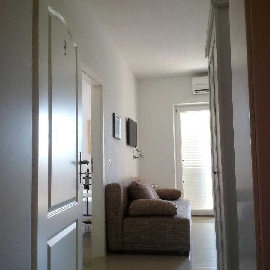 Apartments Lucija Brela Buitenkant foto