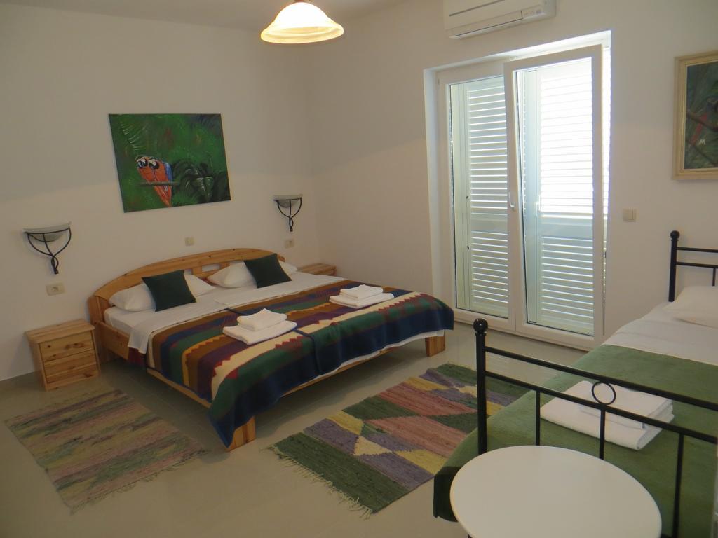 Apartments Lucija Brela Buitenkant foto
