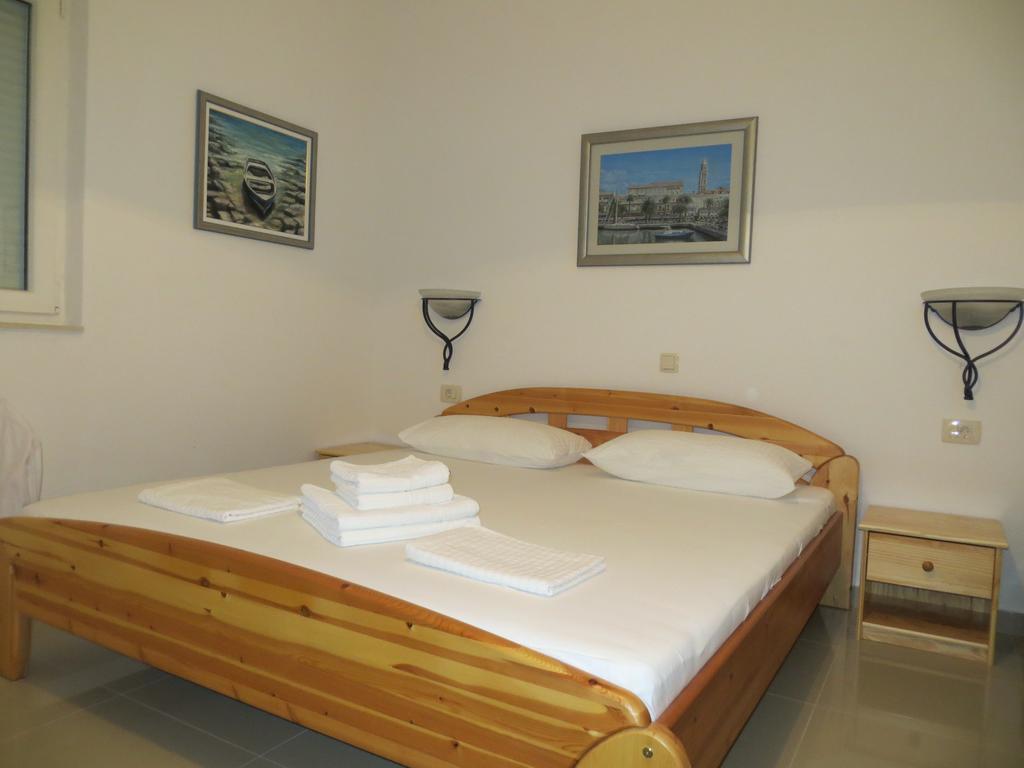Apartments Lucija Brela Kamer foto