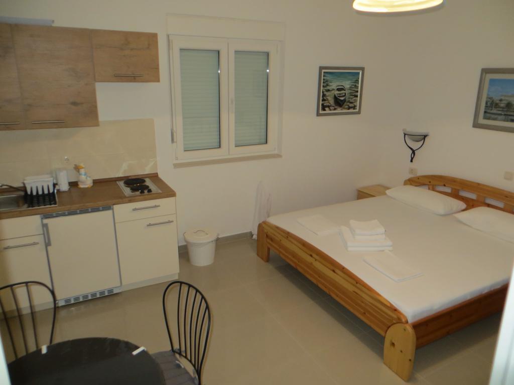 Apartments Lucija Brela Kamer foto
