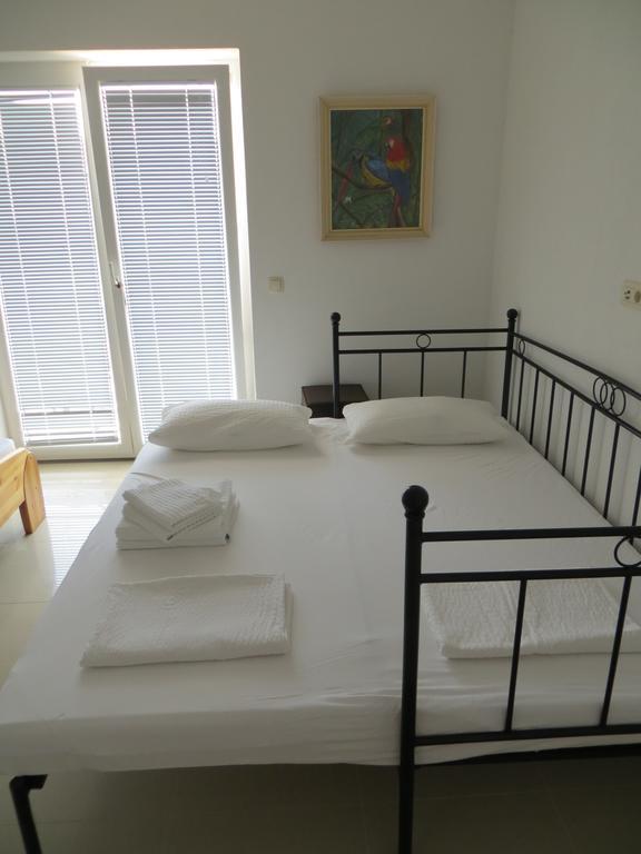 Apartments Lucija Brela Kamer foto